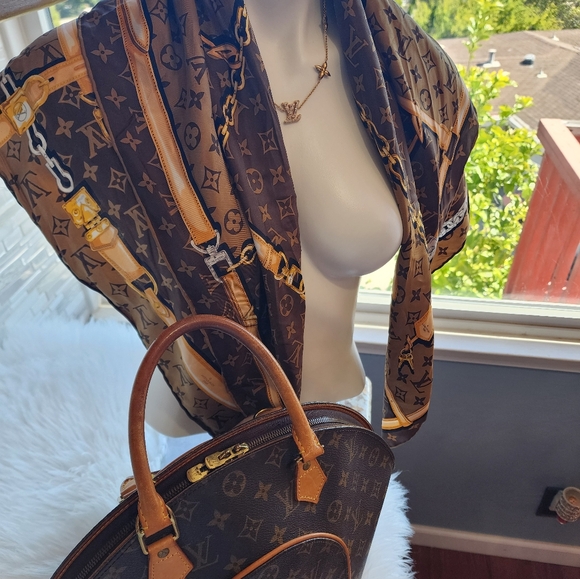 Louis Vuitton Ellipse MM Monogrammed Bag - Picture 10 of 13